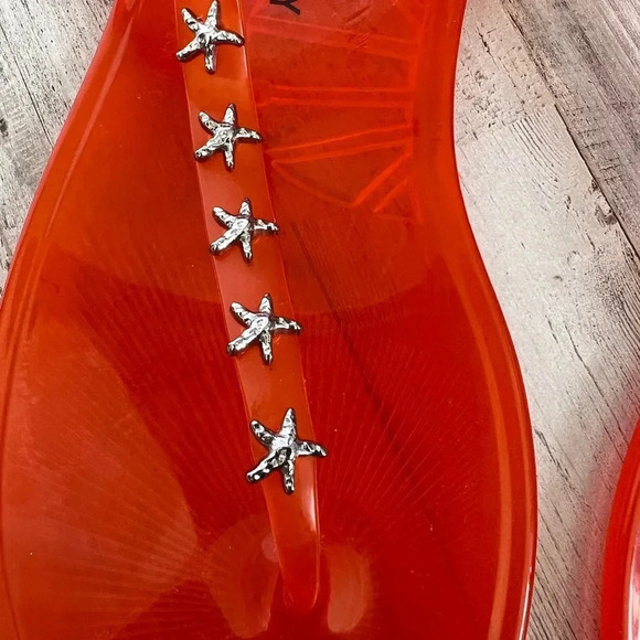 Katy Perry Orange Starfish Studded T Strap Geli Sandals Size 8 NEW - Picture 9 of 12